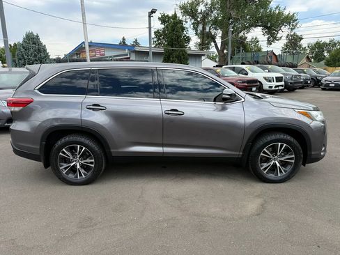 Used 2019 Toyota Highlander LE AWD/4WD image 10