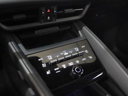 Certified 2025 Porsche Macan 4S Electric image 32