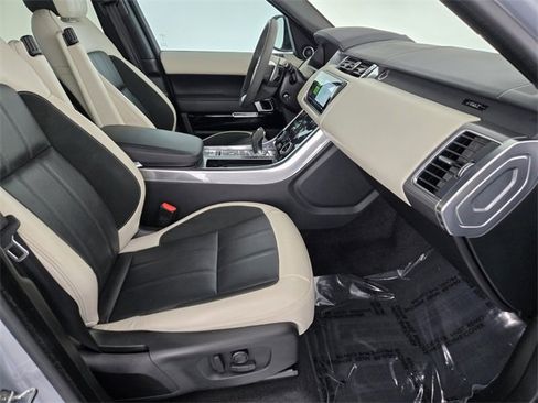 Used 2022 Land Rover Range Rover Sport HST image 3