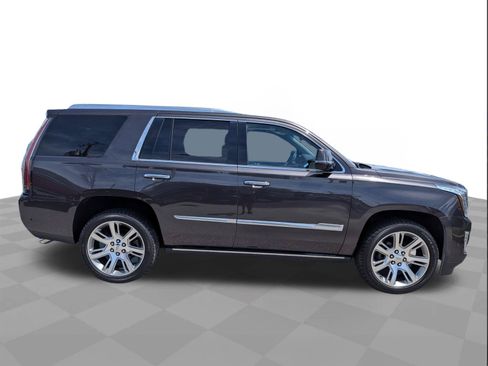 Used 2018 Cadillac Escalade Premium Luxury AWD/4WD image 3