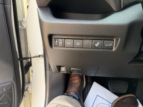 Used 2022 Toyota RAV4 SE w/ Convenience Package image 22