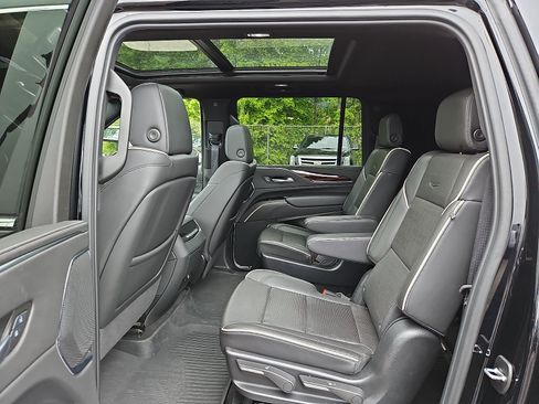 Used 2024 Cadillac Escalade ESV Premium Luxury AWD/4WD image 10