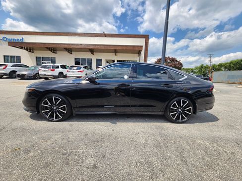 Used 2025 Honda Accord Touring image 7