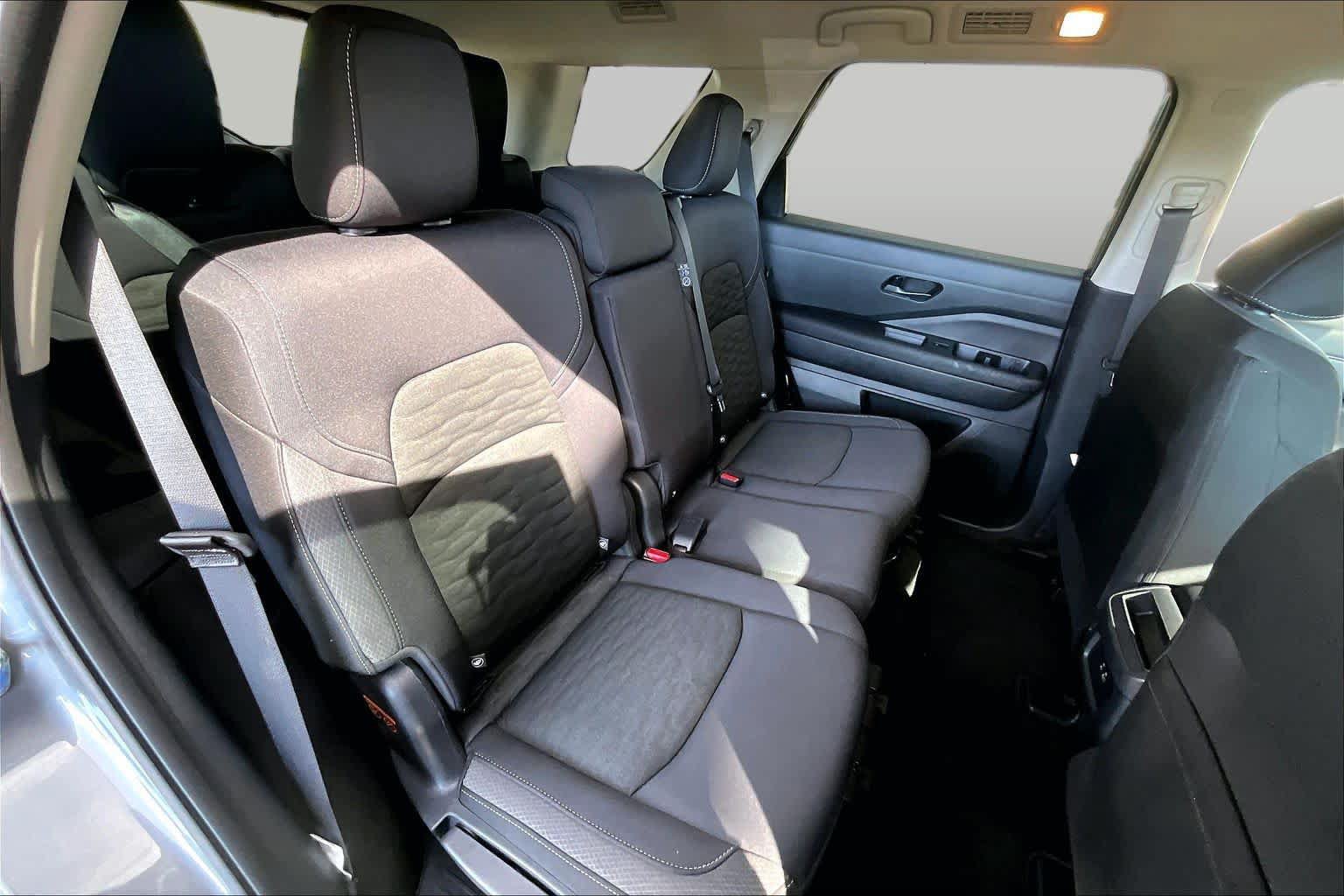 Certified 2025 Nissan Pathfinder S FWD image 20