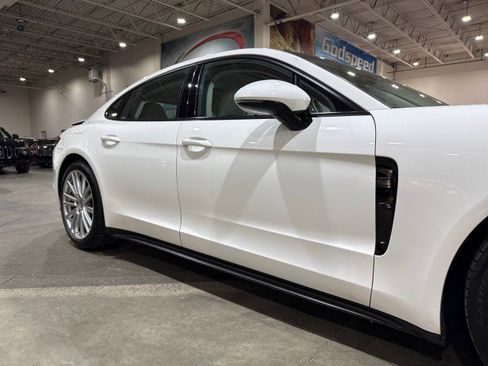 Used 2017 Porsche Panamera image 25