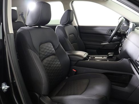 Used 2024 Nissan Pathfinder S image 27