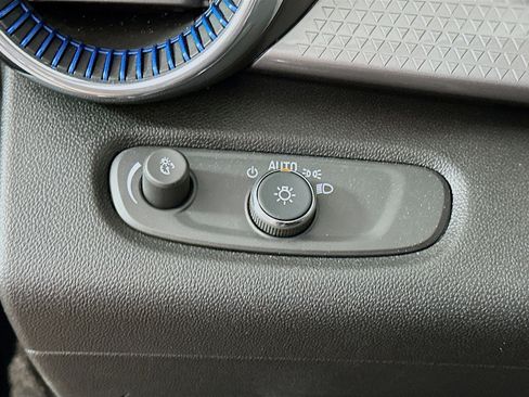 Used 2025 Chevrolet Trax LT image 16