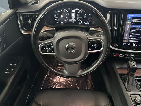 Used 2021 Volvo S60 T5 Momentum image 28