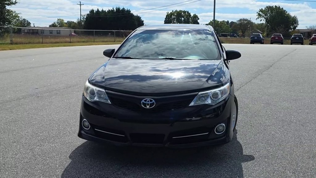 Used 2012 Toyota Camry SE FWD image 3