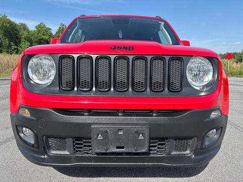 Used 2018 Jeep Renegade Altitude w/ Cold Weather Group FWD image 8