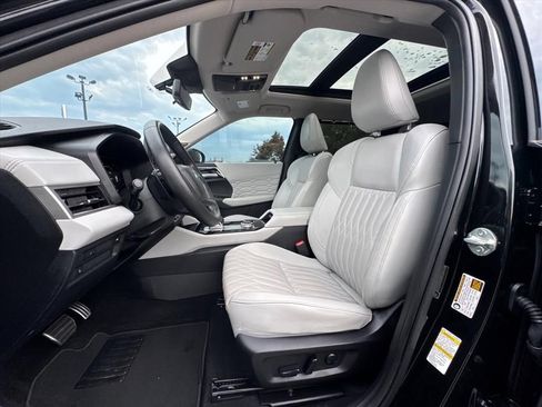 Used 2025 Mitsubishi Outlander AWD image 19