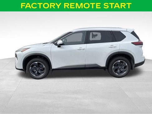 Used 2025 Nissan Rogue SV w/ SV Premium Package image 7