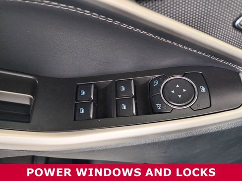 Used 2023 Ford Explorer XLT image 13