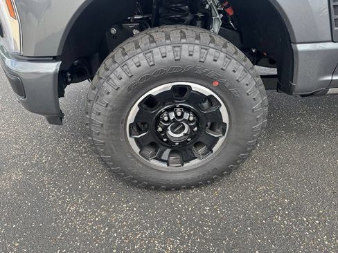 New 2026 Ford F250 Platinum w/ Tremor Off-Road Package AWD/4WD image 9