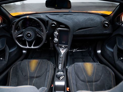 Used 2022 McLaren 765LT RWD image 19