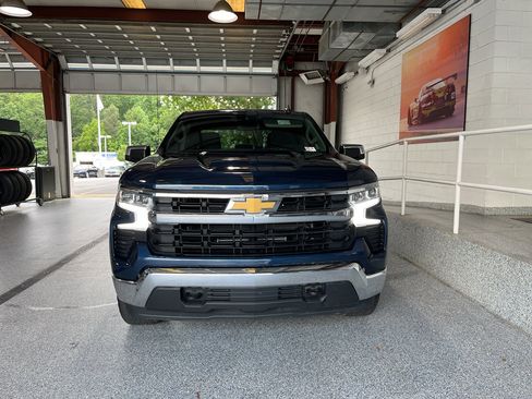 Used 2023 Chevrolet Silverado 1500 LT AWD/4WD image 2
