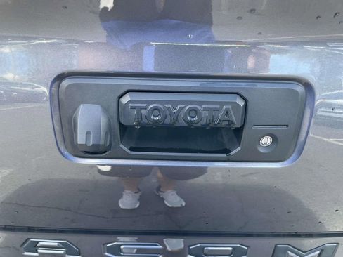Used 2018 Toyota Tacoma SR5 image 29