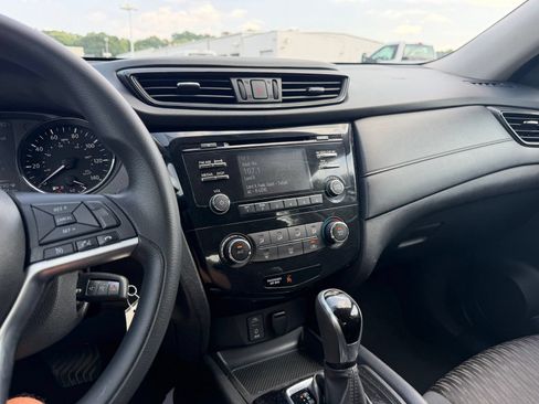Used 2017 Nissan Rogue S AWD/4WD image 23