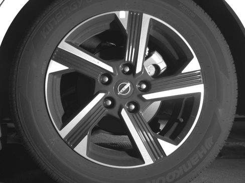 Used 2025 Nissan Sentra SV FWD image 14