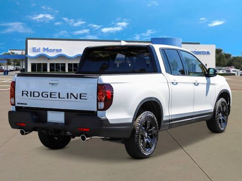 New 2026 Honda Ridgeline Black Edition image 4