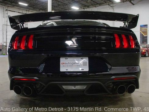 Used 2020 Ford Mustang Shelby GT500 w/ Carbon Fiber Track Pack RWD image 6