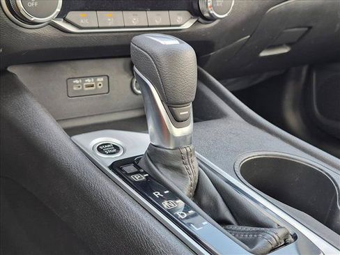 Used 2025 Nissan Altima 2.5 SV FWD image 11