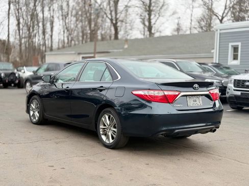 Used 2016 Toyota Camry SE image 3