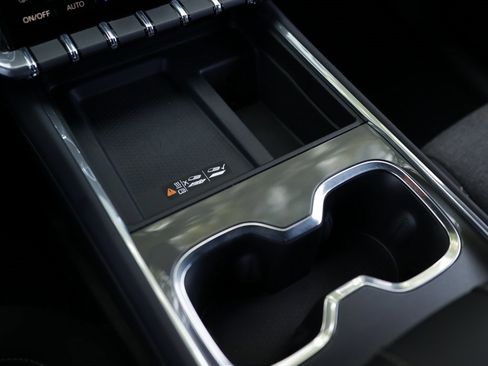 Used 2025 GMC Acadia Elevation image 19