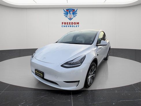 Used 2023 Tesla Model Y Long Range image 1