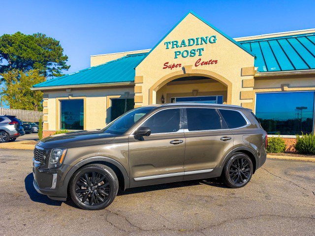 Used 2021 Kia Telluride SX w/ Towing Package FWD image 3