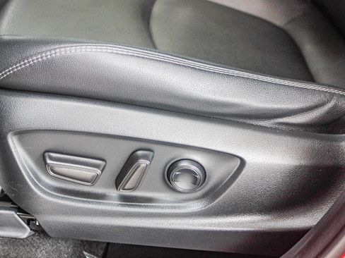 Used 2024 Toyota Corolla Cross XLE image 22