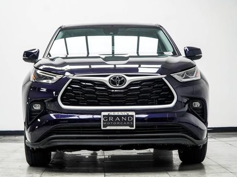 Used 2023 Toyota Highlander LE FWD image 8