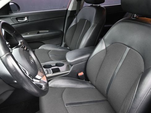 Used 2019 Kia Optima S image 11
