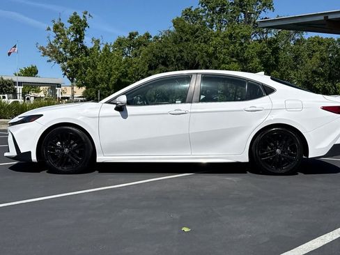 Used 2025 Toyota Camry SE FWD image 14