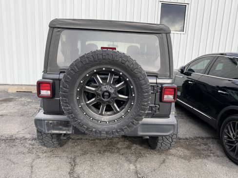 Used 2019 Jeep Wrangler Sport image 9