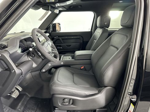 Used 2023 Land Rover Defender 90 V8 image 25