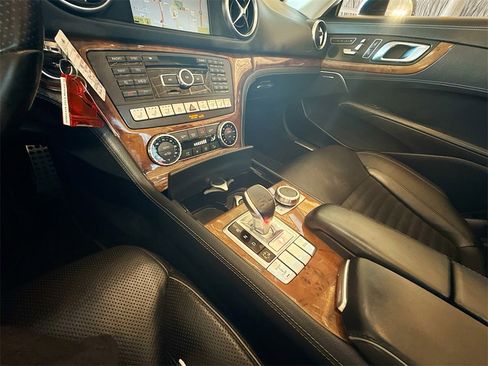 Used 2013 Mercedes-Benz SL 550 w/ Premium Pkg image 22