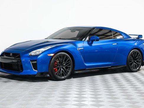 Used 2021 Nissan GT-R Premium image 18