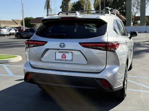 Certified 2022 Toyota Highlander XLE image 11