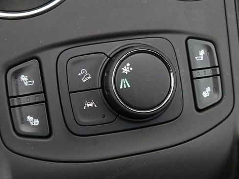 Used 2022 GMC Terrain SLE w/ Driver Convenience Package image 7