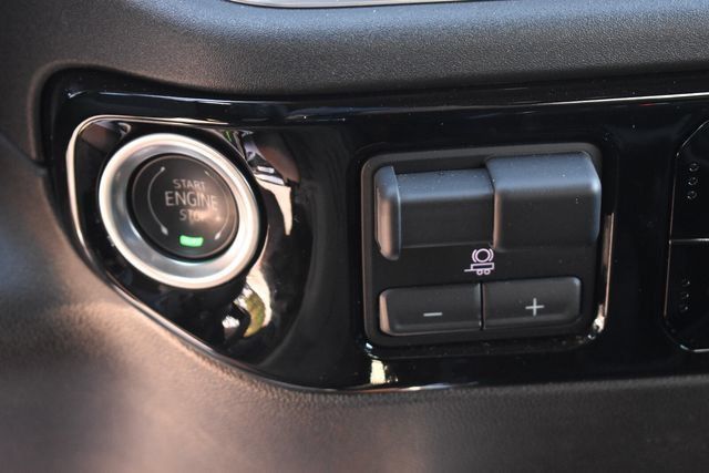 Certified 2025 Chevrolet Silverado 1500 RST AWD/4WD image 32