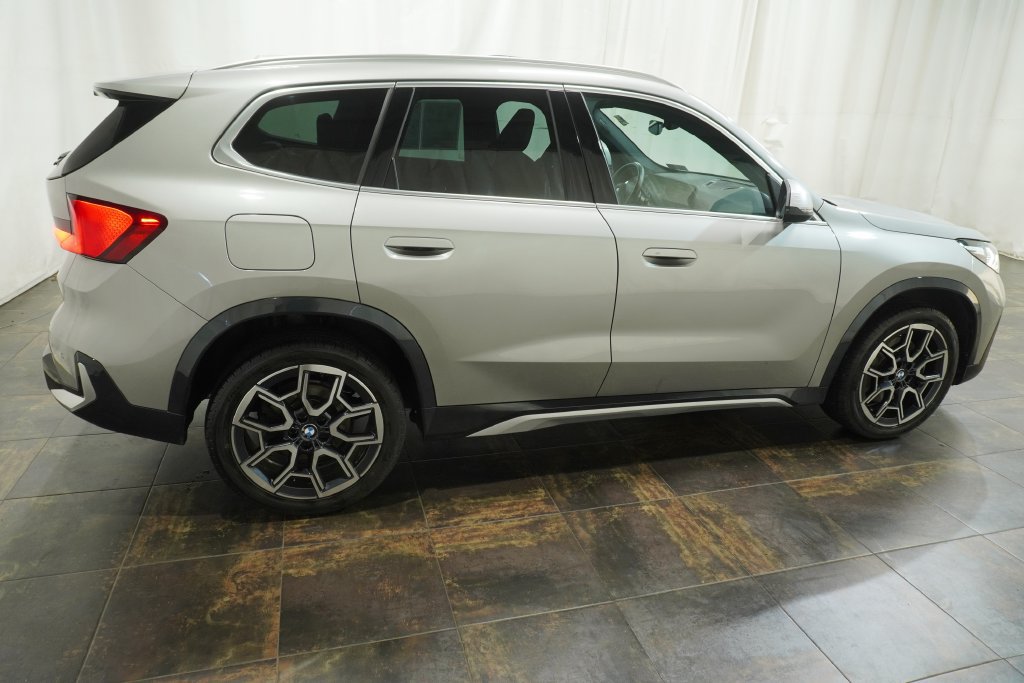 Used 2023 BMW X1 xDrive28i w/ Convenience Package AWD/4WD image 3
