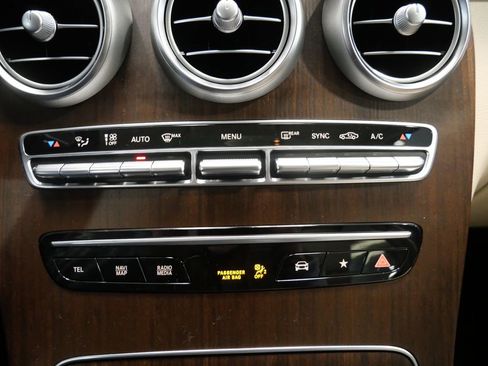 Used 2022 Mercedes-Benz GLC 300 GLC 300 image 23