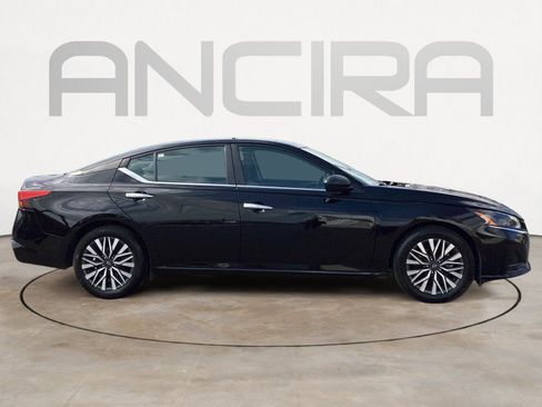 Used 2024 Nissan Altima 2.5 SV FWD image 15