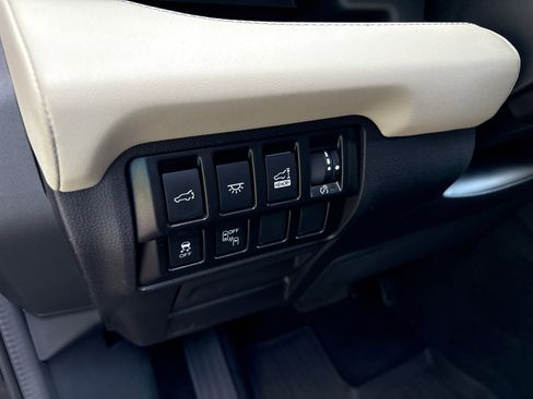 Used 2022 Subaru Ascent Limited image 15