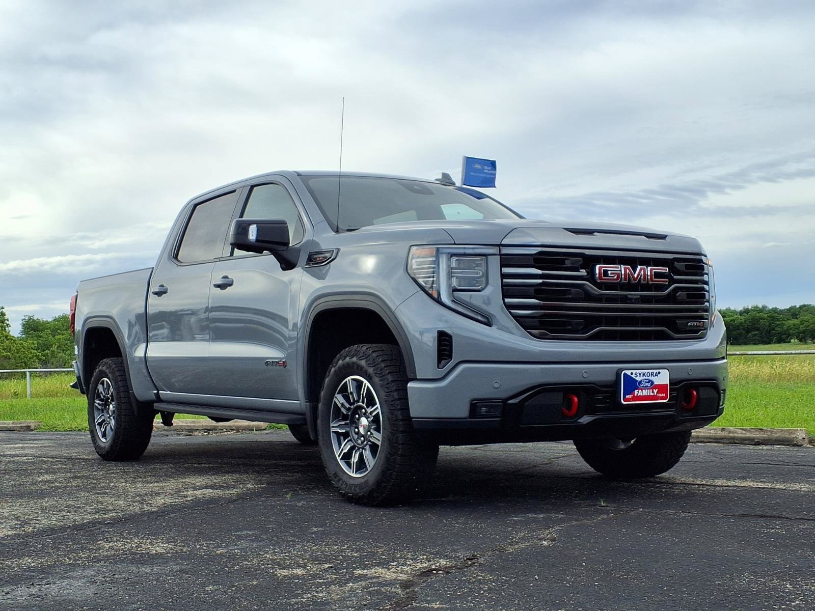 Used 2024 GMC Sierra 1500 AT4 w/ Technology Package AWD/4WD image 3