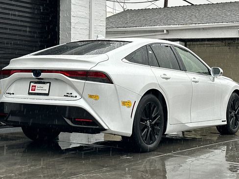 Used 2022 Toyota Mirai XLE w/ Advanced Technology Package image 4