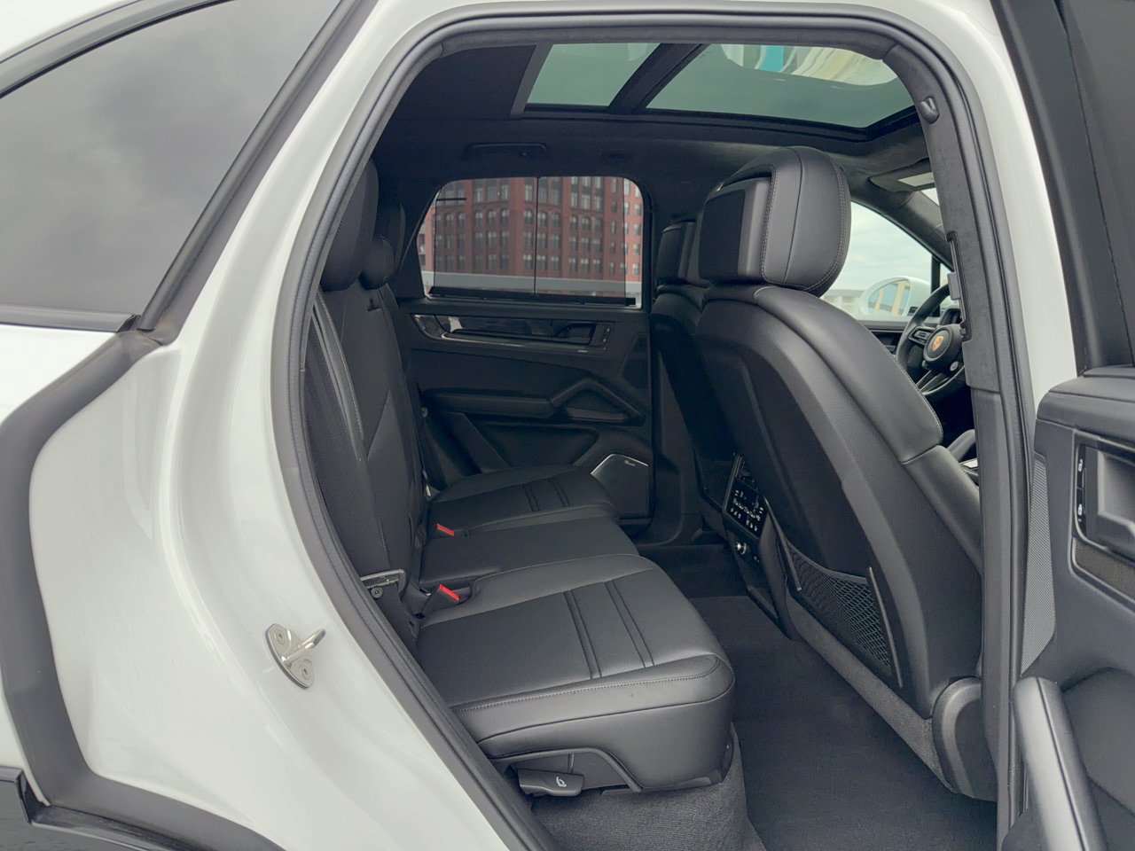 Certified 2026 Porsche Cayenne GTS w/ Premium Package Plus AWD/4WD image 29