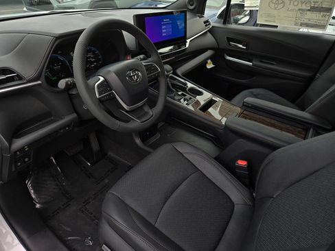 Certified 2026 Toyota Sienna Limited AWD/4WD image 8