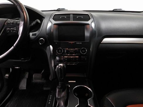 Used 2019 Ford Explorer XLT w/ XLT Desert Copper Package image 45